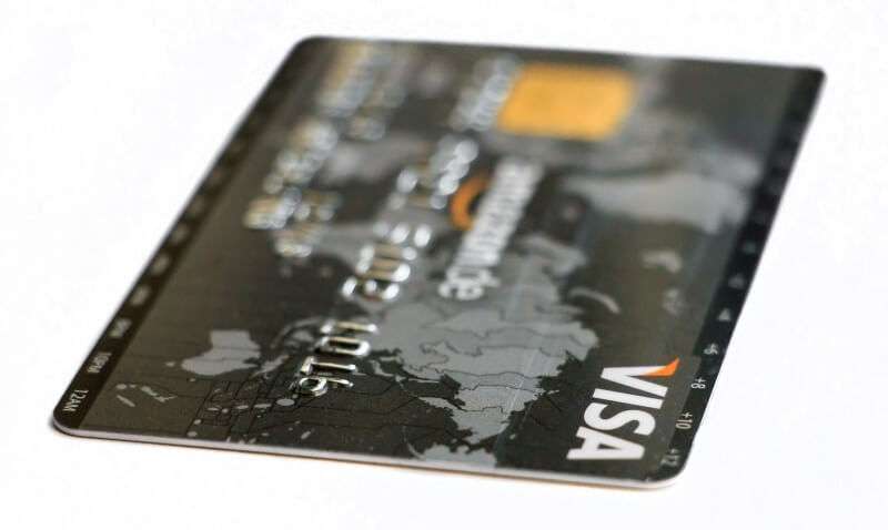 コンビニでのクレジットカードの使い方｜カード決済できない支払いやおすすめカードを紹介